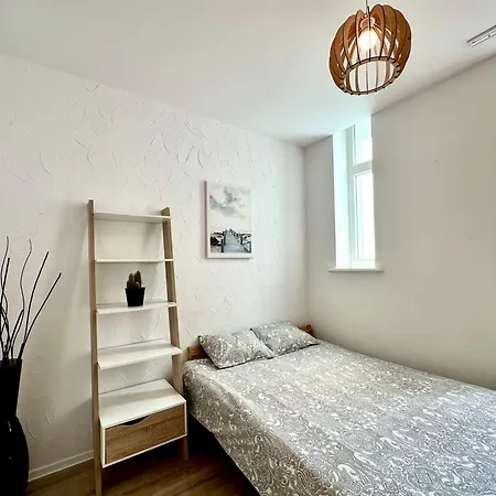 I Apartment *